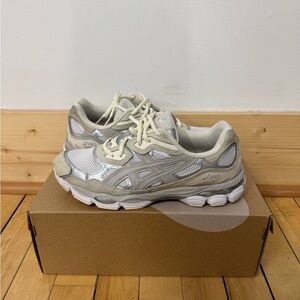 ASICS GEL-Nyc Size 8